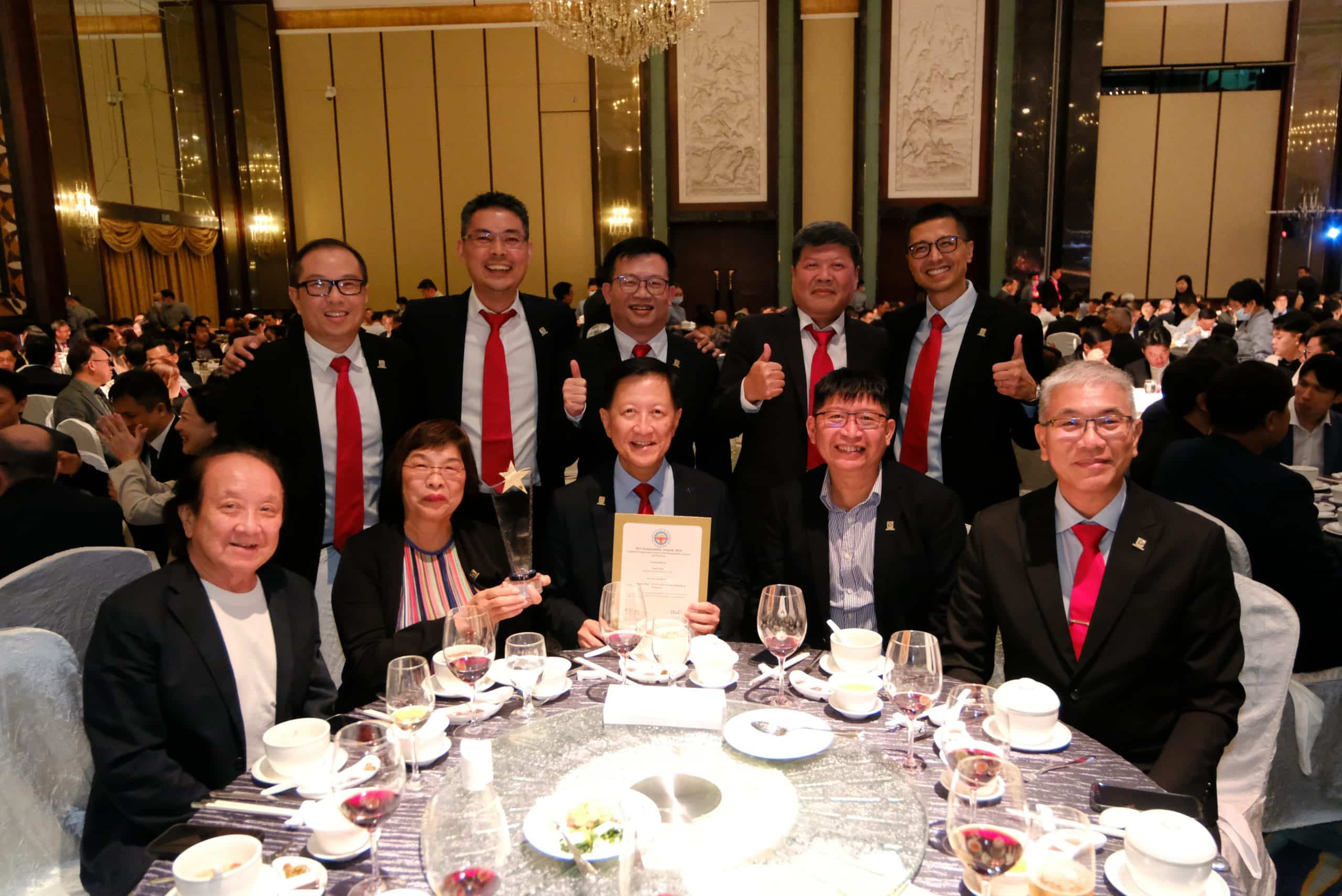 Samwoh Smart Hub receiving the IES Sustainability Award 2024 at The Institution of Engineers, Singapore's 58th Annual Dinner. The image features representatives from Samwoh proudly holding the award.